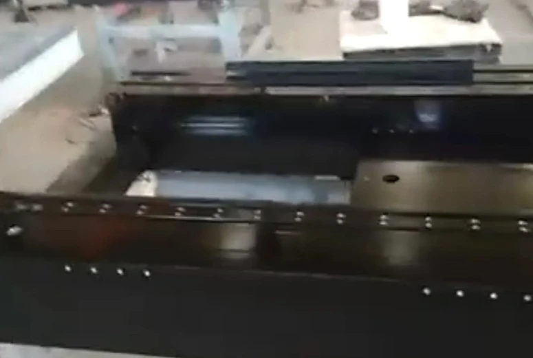 Granite zvikamu zvine maburi akadhirowa uye akaisa zvikamu